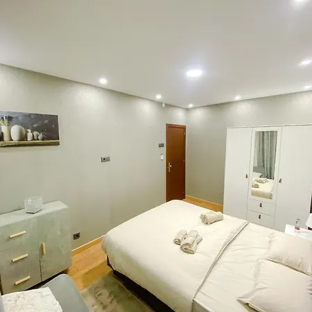 Quarto em Acomodações Particulares Metro *